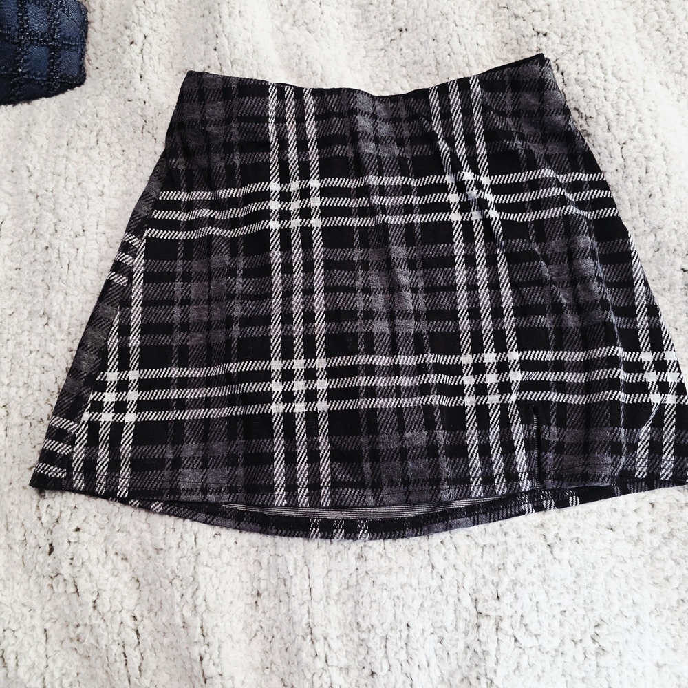 American Eagle Outfitters Plaid Mini Skirt in Black and White